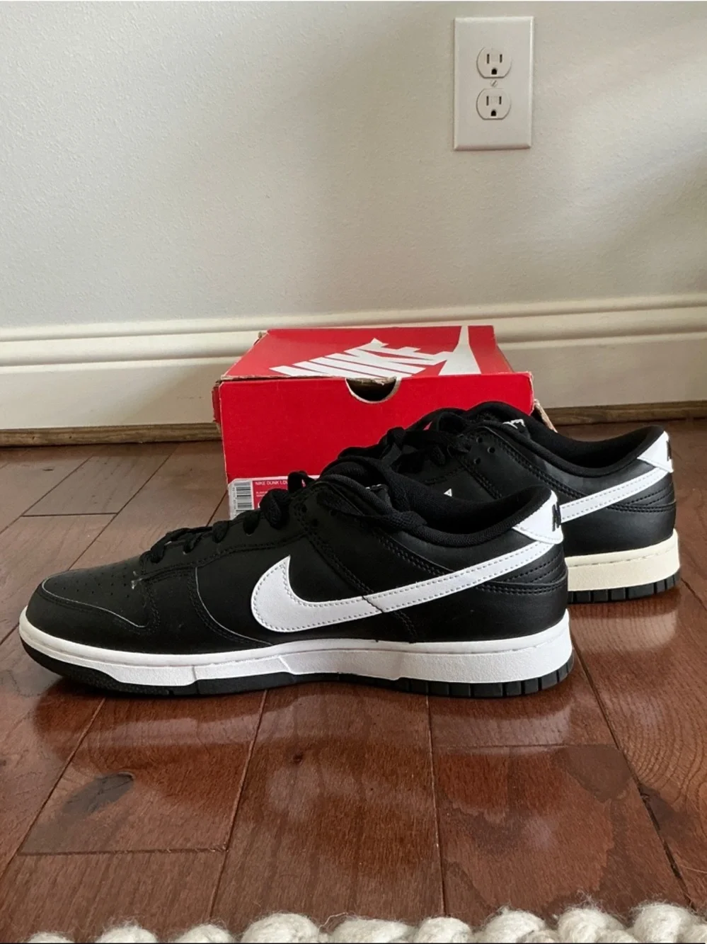 Nike Men’s Dunk Low Retro Panda 2.0.  Size 9.5 - Pre-Owned w Box